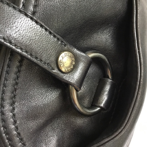 SUPER CUTE PRADA LEATHER SATCHEL 👜🌺☀️ - Picture 11 of 16